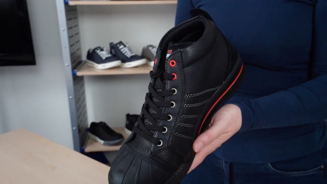 Hoe maak je leren sneakers schoon?
